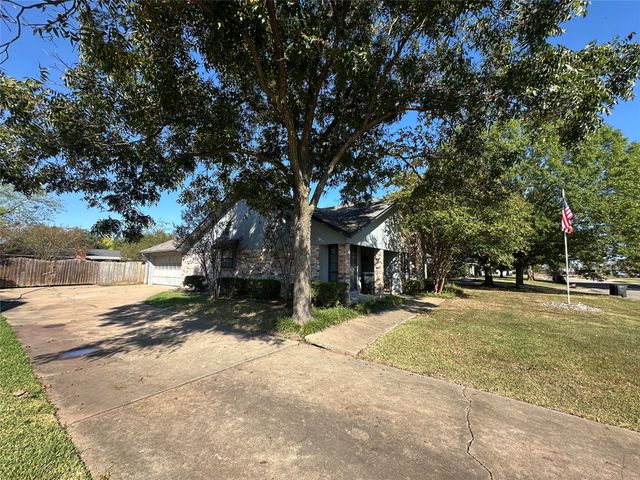 212 W Oaks Circle, Sulphur Springs, TX 75482