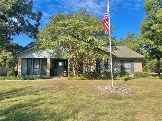 212 W Oaks Circle, Sulphur Springs, TX 75482