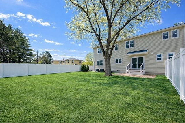 35 Neillian Way 35A, Bedford, MA 01730