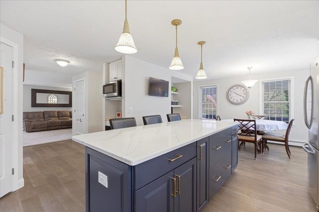 25 Nor'east Ln, Plymouth, MA 02360