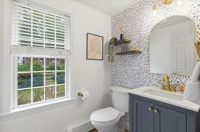 25 Nor'east Ln, Plymouth, MA 02360