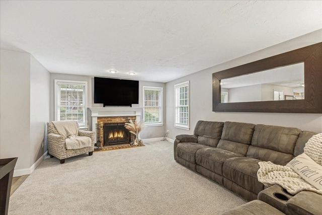 25 Nor'east Ln, Plymouth, MA 02360