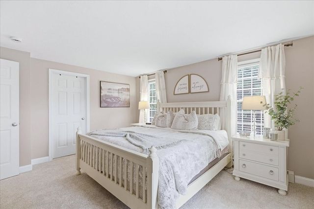 25 Nor'east Ln, Plymouth, MA 02360