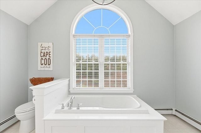 25 Nor'east Ln, Plymouth, MA 02360