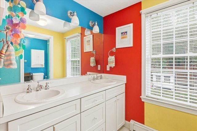 25 Nor'east Ln, Plymouth, MA 02360