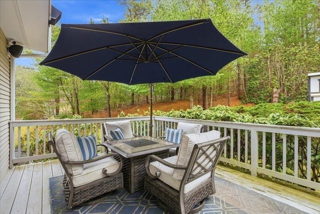 25 Nor'east Ln, Plymouth, MA 02360