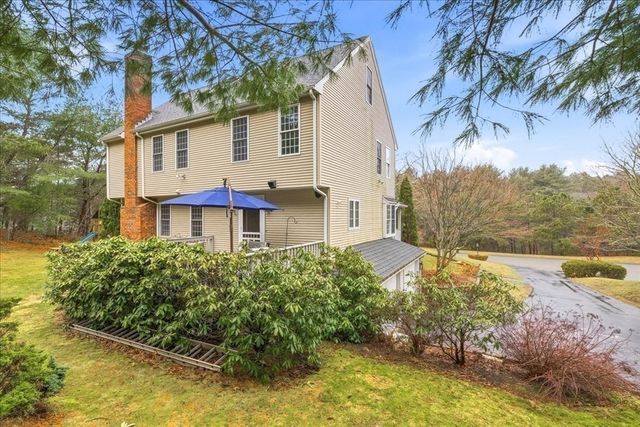 25 Nor'east Ln, Plymouth, MA 02360