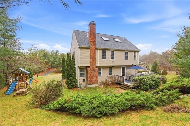 25 Nor'east Ln, Plymouth, MA 02360