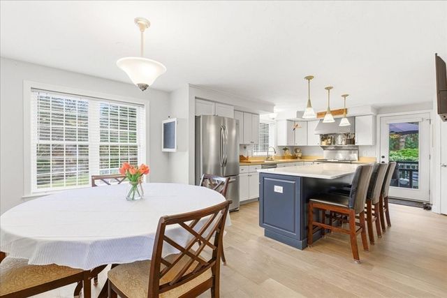 25 Nor'east Ln, Plymouth, MA 02360