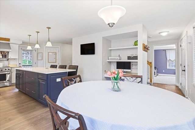 25 Nor'east Ln, Plymouth, MA 02360