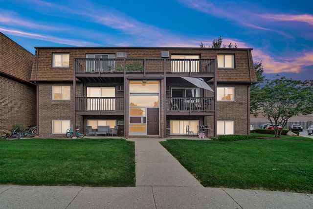 104 boardwalk Street 2E, Elk Grove Village, IL 60007