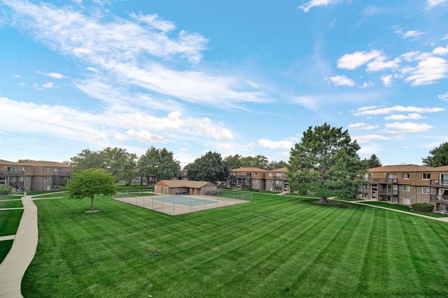 104 boardwalk Street 2E, Elk Grove Village, IL 60007