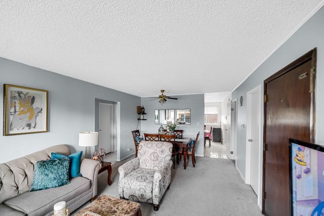 104 boardwalk Street 2E, Elk Grove Village, IL 60007