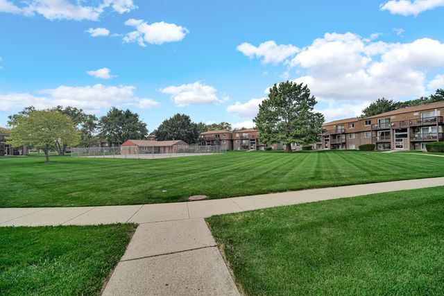 104 boardwalk Street 2E, Elk Grove Village, IL 60007