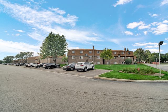 104 boardwalk Street 2E, Elk Grove Village, IL 60007