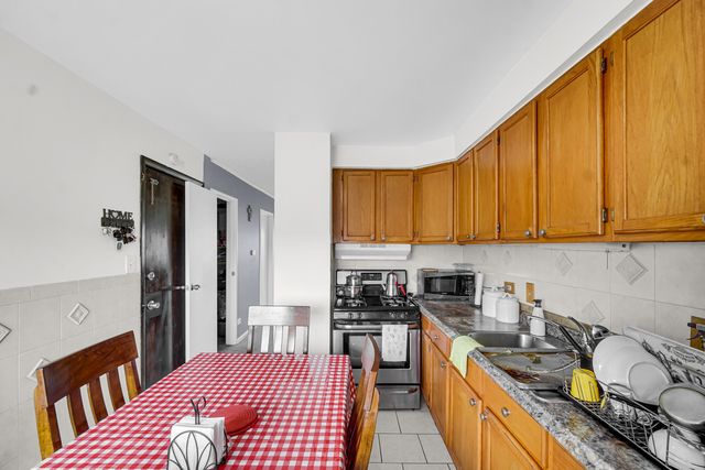 104 boardwalk Street 2E, Elk Grove Village, IL 60007