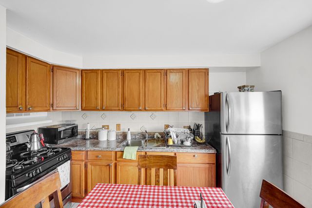 104 boardwalk Street 2E, Elk Grove Village, IL 60007