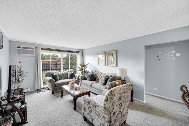 104 boardwalk Street 2E, Elk Grove Village, IL 60007