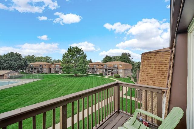 104 boardwalk Street 2E, Elk Grove Village, IL 60007