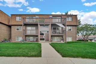 104 boardwalk Street 2E, Elk Grove Village, IL 60007