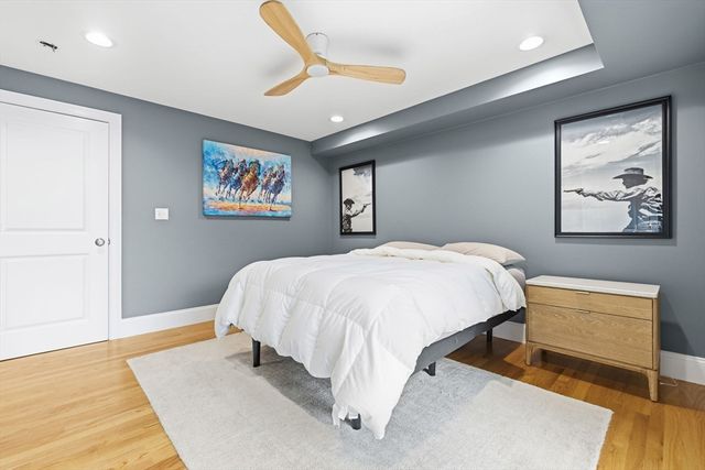 829 Lagrange St 3, Boston, MA 02132