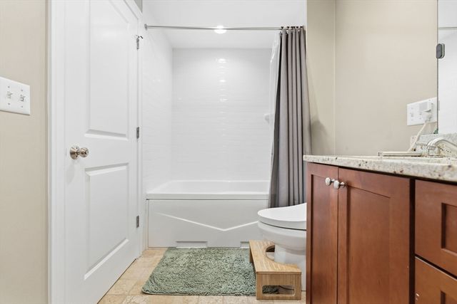 829 Lagrange St 3, Boston, MA 02132