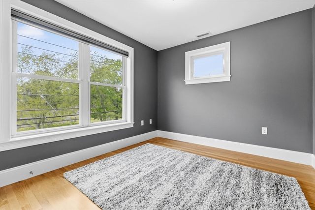 829 Lagrange St 3, Boston, MA 02132
