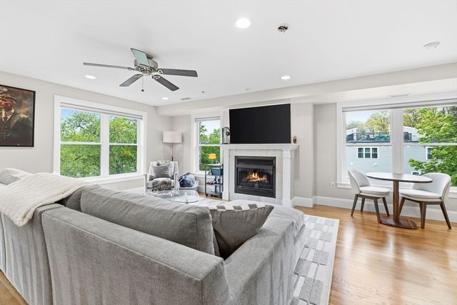 829 Lagrange St 3, Boston, MA 02132