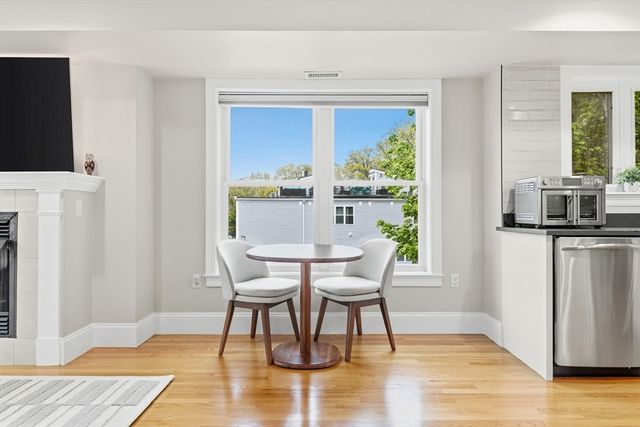 829 Lagrange St 3, Boston, MA 02132