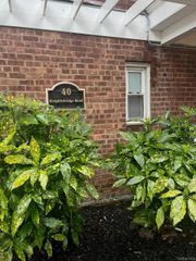 40 Knightsbridge Road 2G, Great Neck, NY 11021