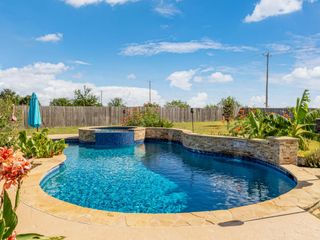 155 Comanche CIR, Hutto, TX 78634