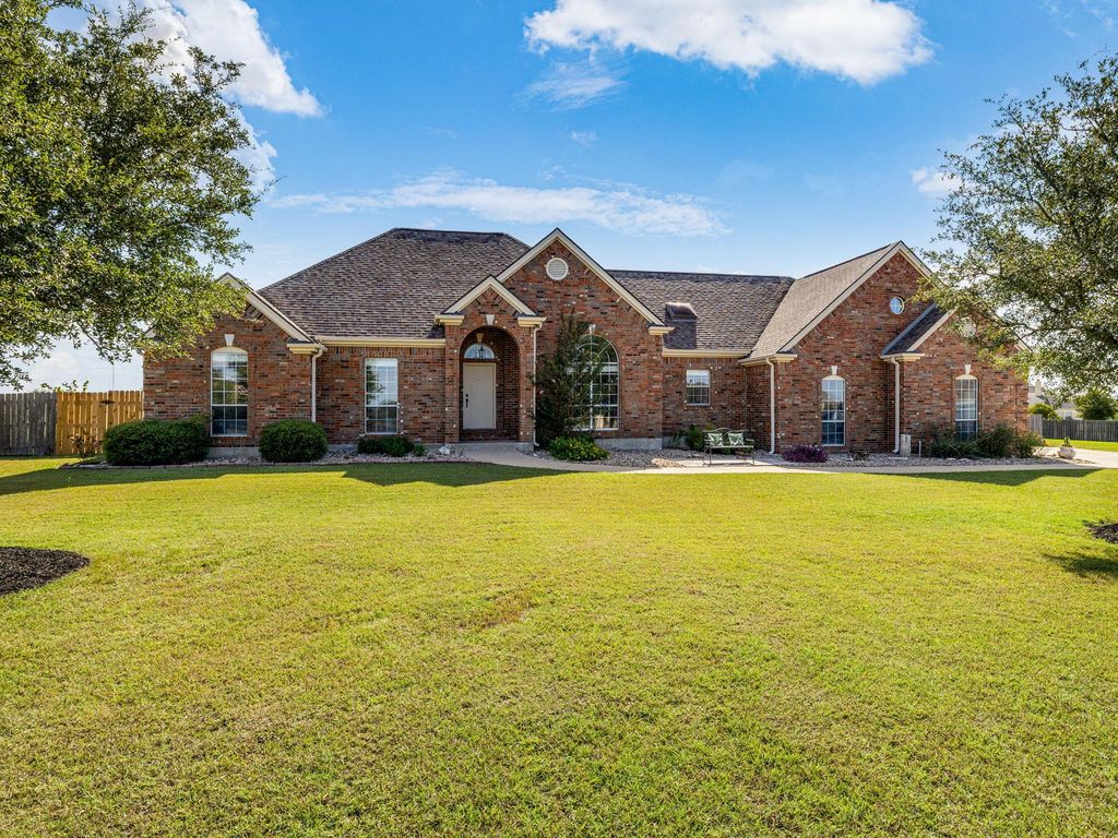 155 Comanche CIR, Hutto, TX 78634