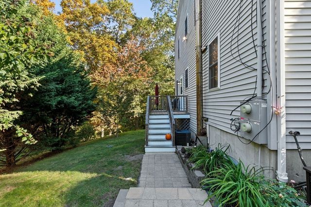 38 Hawley Ave, Plymouth, MA 02360