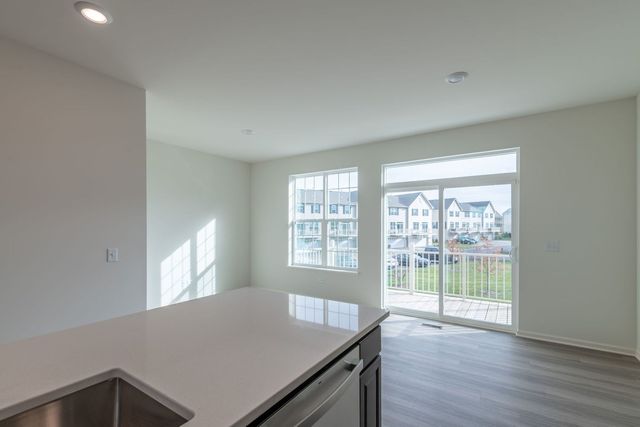 605 Brook Court, Oswego, IL 60543