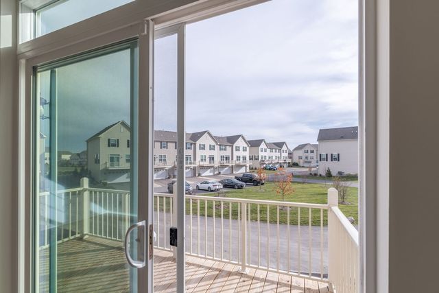 605 Brook Court, Oswego, IL 60543