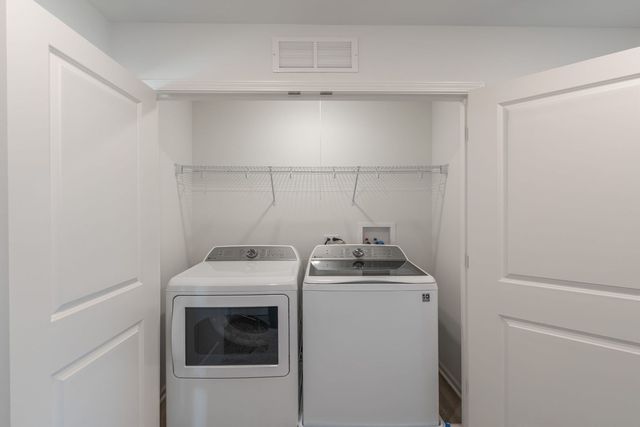 605 Brook Court, Oswego, IL 60543