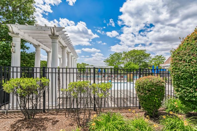 605 Brook Court, Oswego, IL 60543