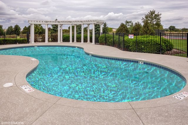 605 Brook Court, Oswego, IL 60543