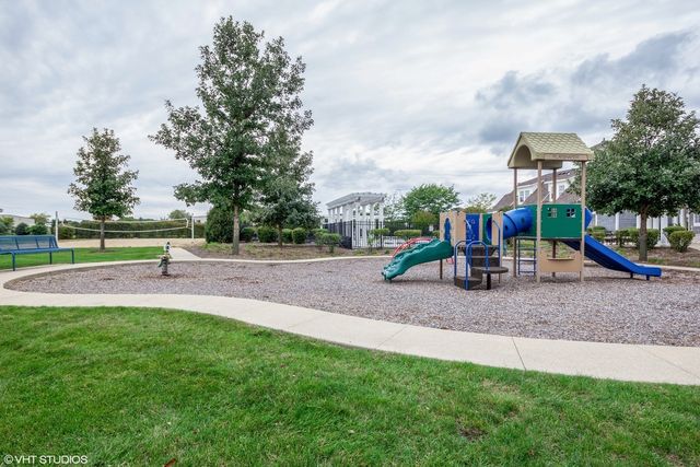 605 Brook Court, Oswego, IL 60543