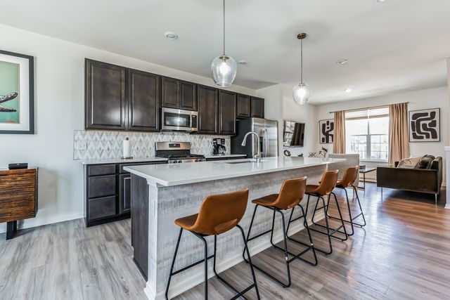 605 Brook Court, Oswego, IL 60543