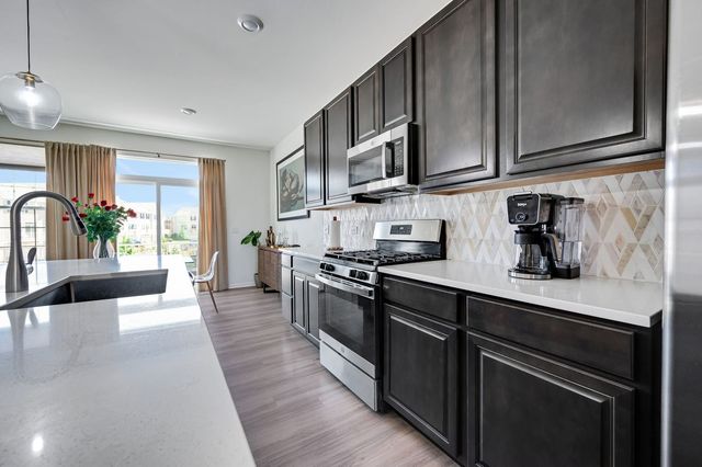 605 Brook Court, Oswego, IL 60543