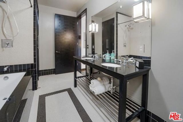 1645 Vine Street 905, Los Angeles, CA 90028