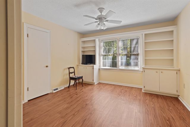 21 Forest Oaks Way, Spartanburg, SC 29307