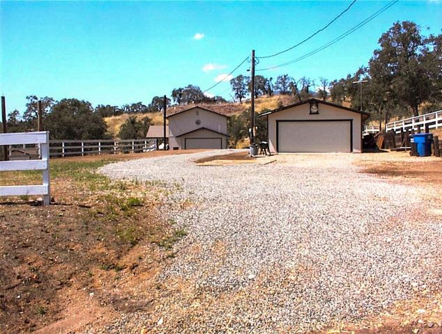 32860 George Smith Road, Yokuts Valley, CA 93675