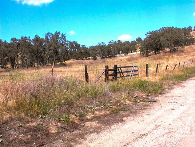 32860 George Smith Road, Yokuts Valley, CA 93675