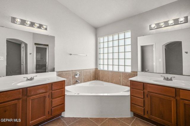 695 Teichelkamp Drive, Horizon City, TX 79928