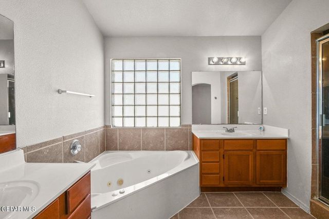 695 Teichelkamp Drive, Horizon City, TX 79928