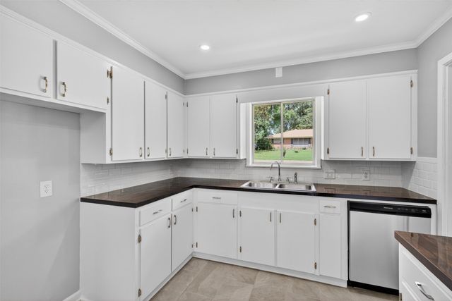 2709 Ridge Lake Drive, Shreveport, LA 71109