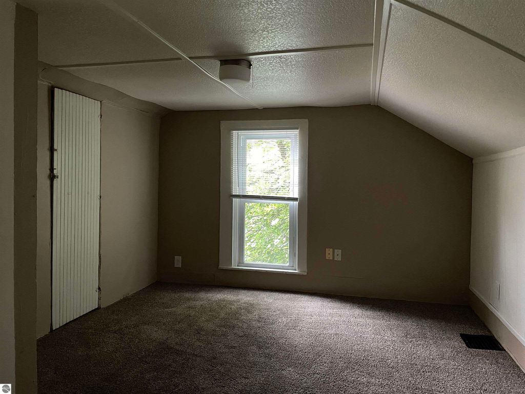 Image 20 of property listing at 415 S Franklin # 1, Mt Pleasant, MI 48858