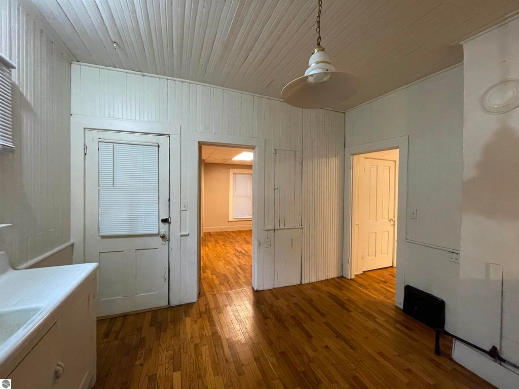 Image 4 of property listing at 415 S Franklin # 1, Mt Pleasant, MI 48858